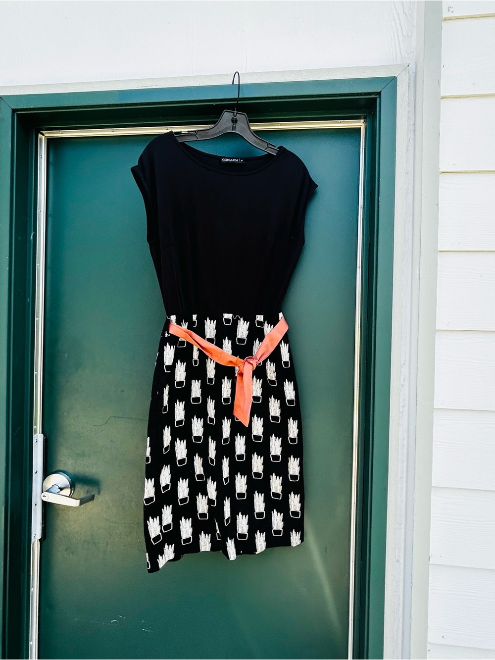 Casual Black Mini Dress with Coral Waist Tie